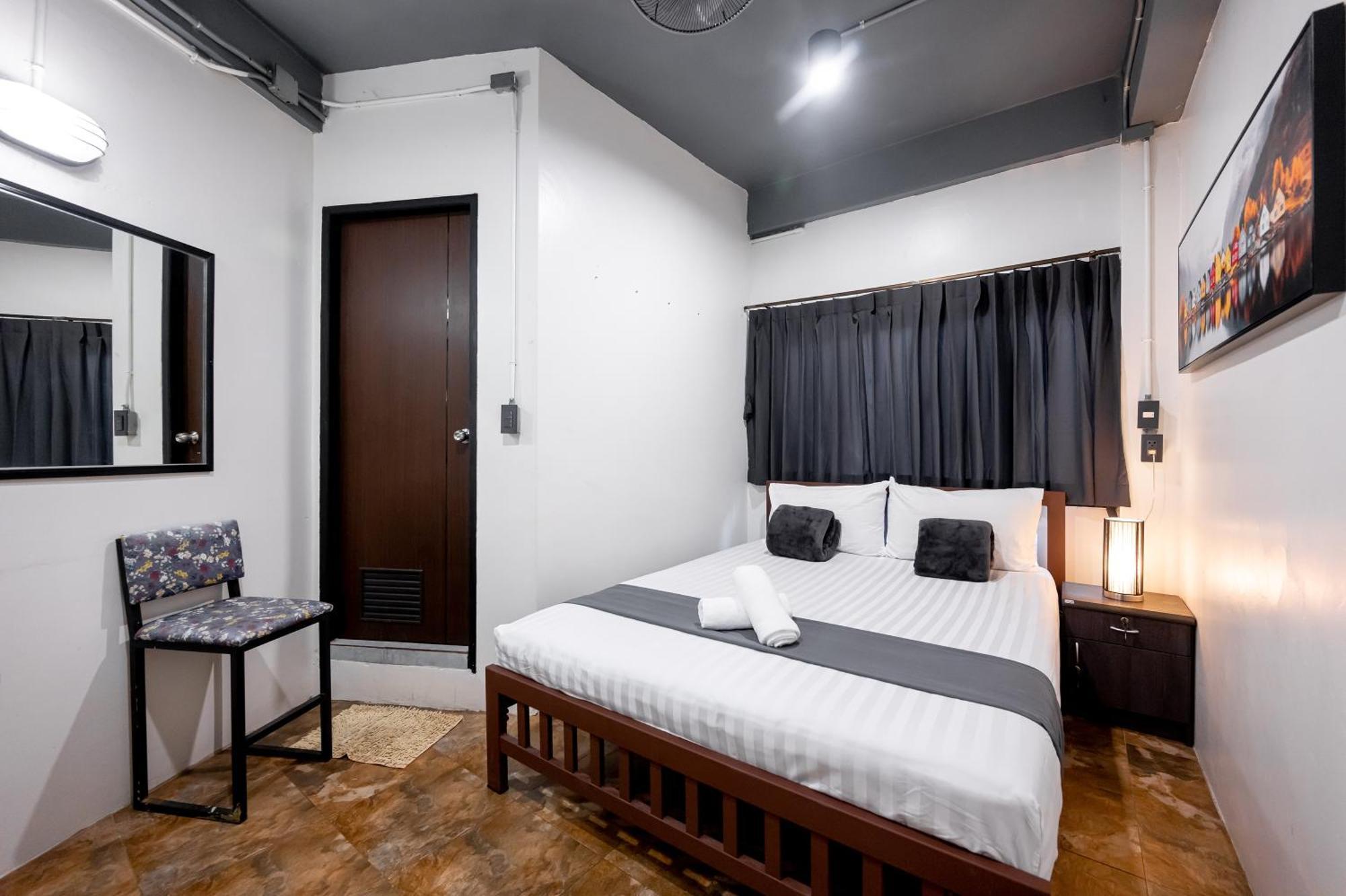 Vibes Hostel Bangkok Buitenkant foto