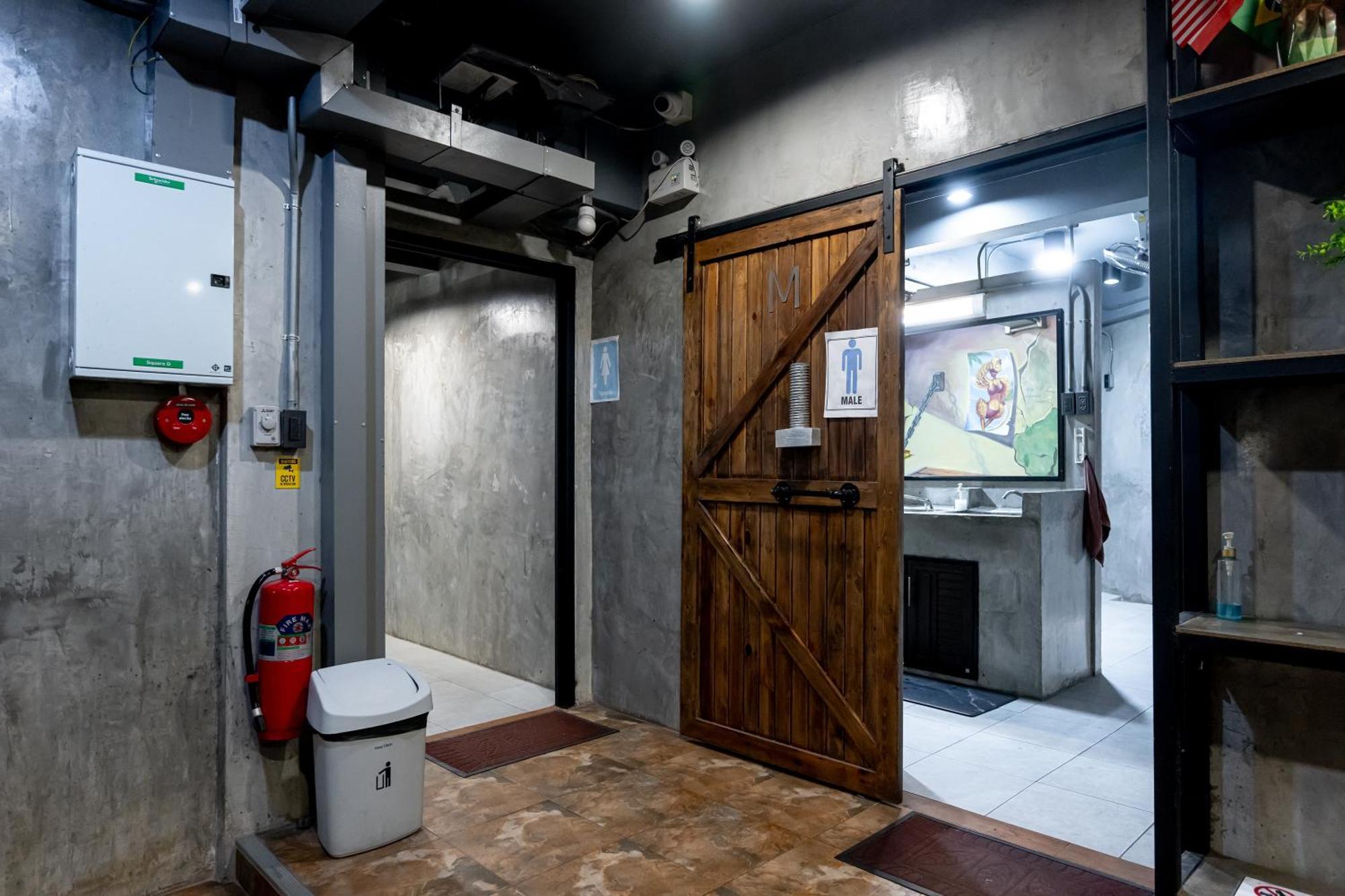 Vibes Hostel Bangkok Buitenkant foto