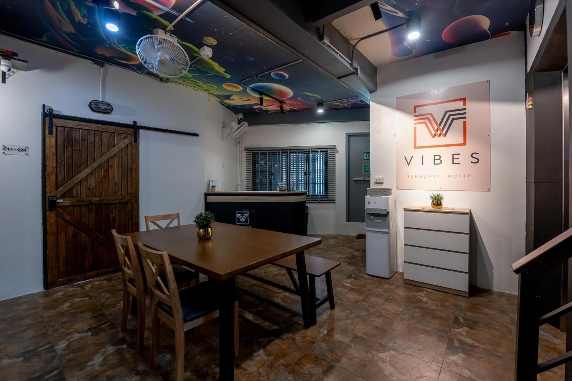 Vibes Hostel Bangkok Buitenkant foto