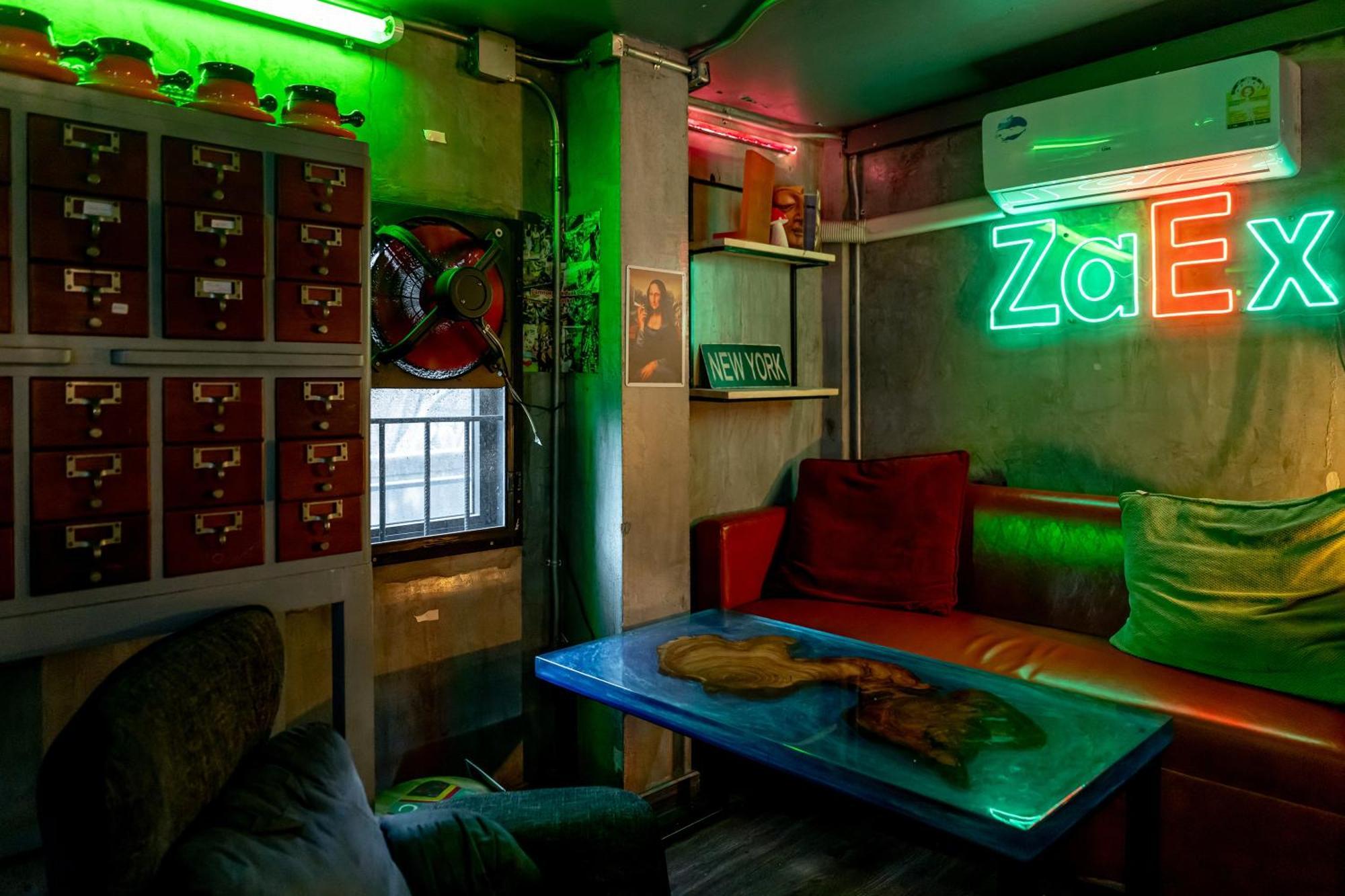 Vibes Hostel Bangkok Buitenkant foto